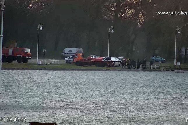 Izvađen automobil iz Palićkog jezera, nisu pronađene žrtve