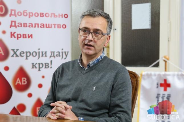 Volonteri su blago Crvenog krsta