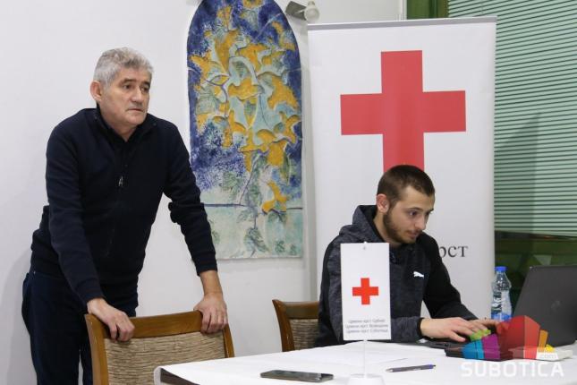 Volonteri su blago Crvenog krsta