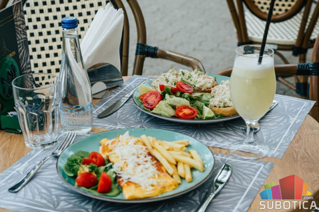 Kafe bar "Mali korzo" - bogata ponuda hrane i pića u srcu Subotice