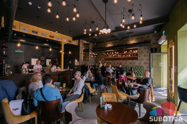 Kafe bar "Mali korzo" - bogata ponuda hrane i pića u srcu Subotice