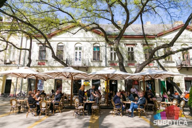 Kafe bar "Mali korzo" - bogata ponuda hrane i pića u srcu Subotice