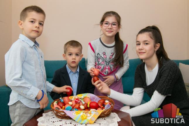 Porodica Gadžić Vaskrs proslavlja negujući tradiciju i duhovne vrednosti