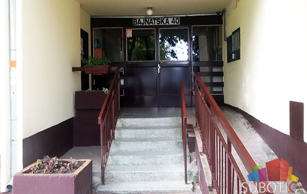 Devojčica pala sa terase i poginula