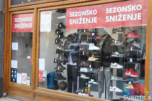 I sniženu robu malo ko kupuje