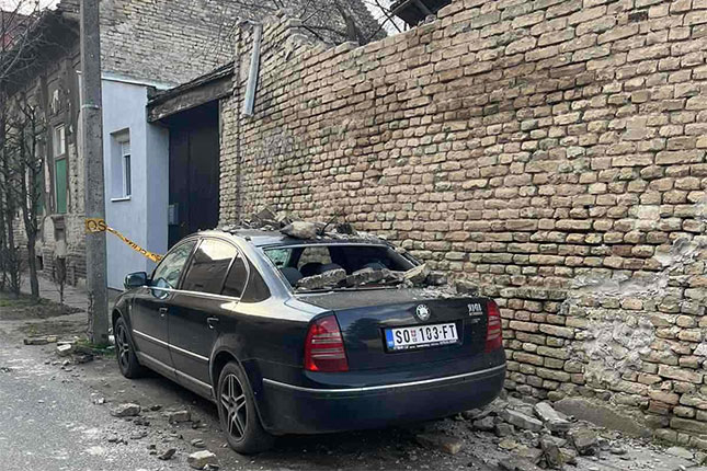 Radnici "Čistoće" za vikend imali pune ruke posla, olujni vetar obarao stabla i lomio grane