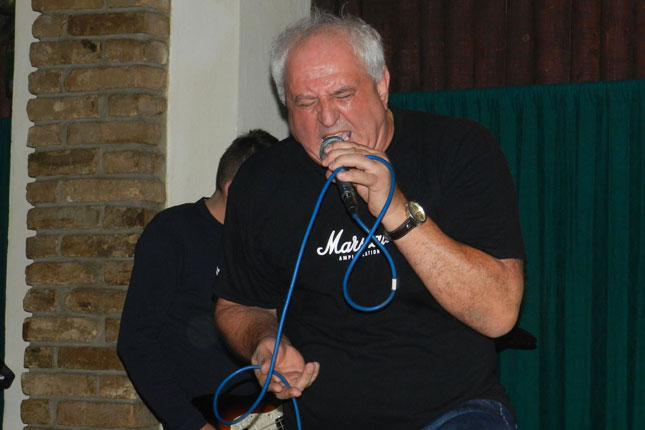 SUgrađani: Tibor Cindrić - "Kada počnu da sviraju, zatvaram oči i pevam dok treba!"