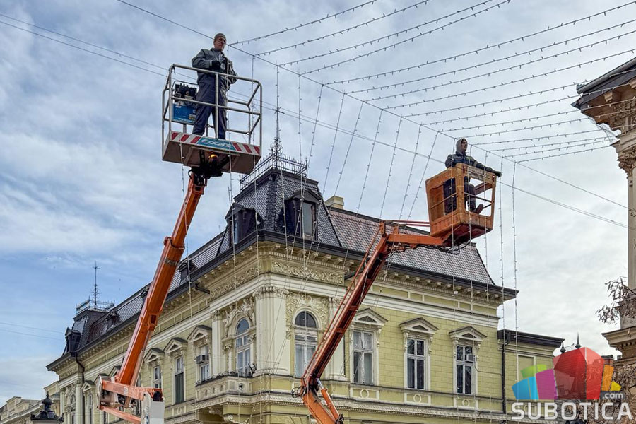 Novogodišnja dekoracija od 1. decembra: atraktivni detalji u centru i prigradskim naseljima