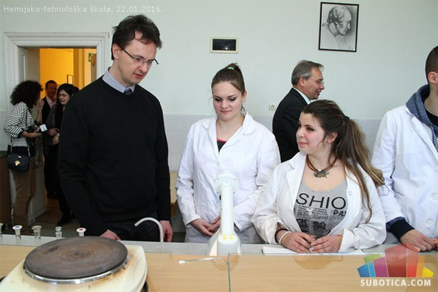 Ministar Verbić posetio Hemijsko-tehnološku školu