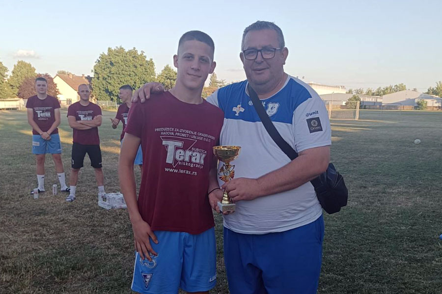 Održan 20. „Vidovdanski turnir“, domaćin podigao pobednički pehar