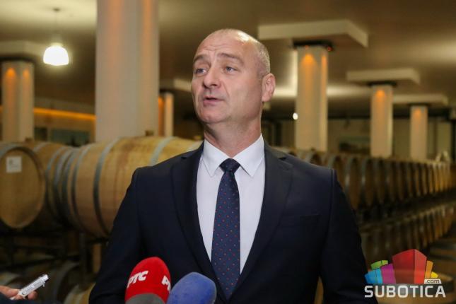 Grupa turista iz Rusije posetila Vinariju „Zvonko Bogdan“