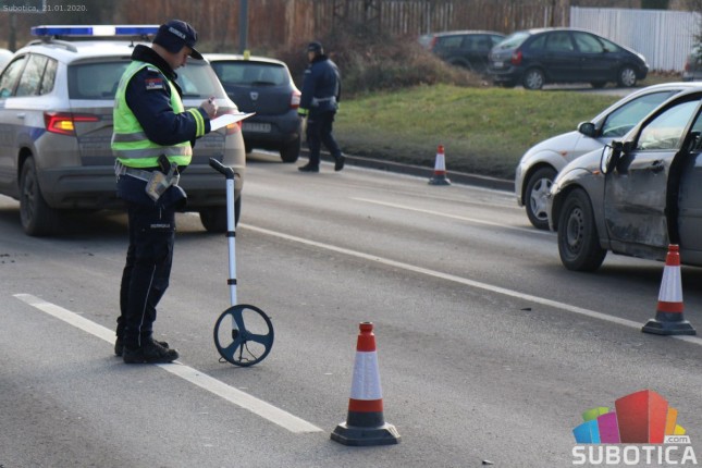Četiri automobila učestvovala u saobraćajnoj nezgodi kod Medicinske škole