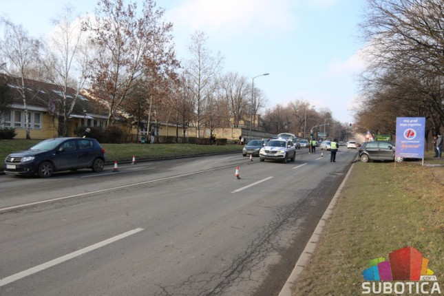 Četiri automobila učestvovala u saobraćajnoj nezgodi kod Medicinske škole