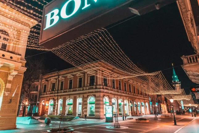 Subotica zablistala novogodišnjim sjajem