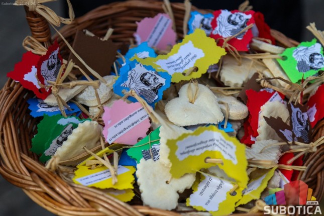 Đaci delili "besplatne" zagrljaje