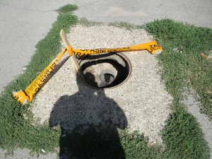 Za jednu noć, u jednoj ulici, ukradeno petnestak zaštitnih poklopaca kanalizacije