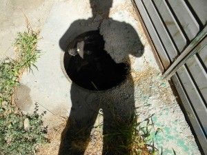 Za jednu noć, u jednoj ulici, ukradeno petnestak zaštitnih poklopaca kanalizacije