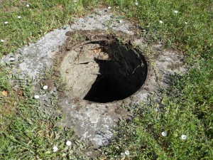 Za jednu noć, u jednoj ulici, ukradeno petnestak zaštitnih poklopaca kanalizacije