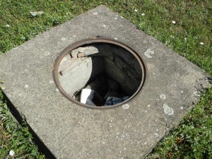 Za jednu noć, u jednoj ulici, ukradeno petnestak zaštitnih poklopaca kanalizacije