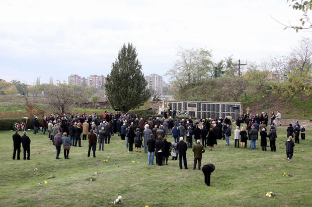 "Ptica slomljenih krila" - Odavanje počasti pogubljenima
