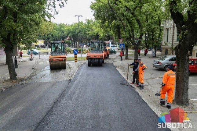 Nastavljena obnova saobraćajnica, do kraja godine urediće se i biciklistička staza u Aleksandrovu