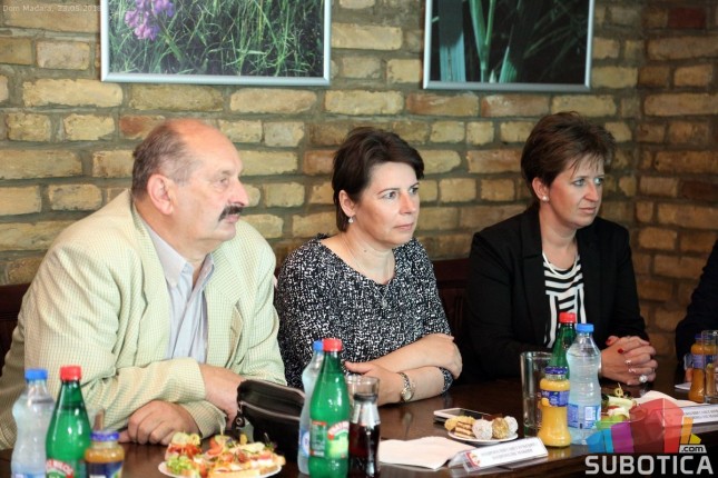 Ministar Branko Ružić na sastanku sa predstavnicima nacionalnih saveta