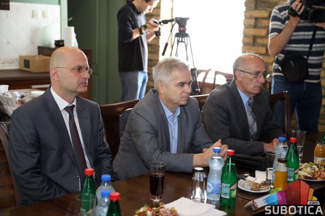 Ministar Branko Ružić na sastanku sa predstavnicima nacionalnih saveta