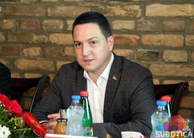 Ministar Branko Ružić na sastanku sa predstavnicima nacionalnih saveta