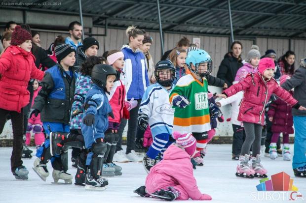 Održana dečija manifestacija "Žurka na ledu"