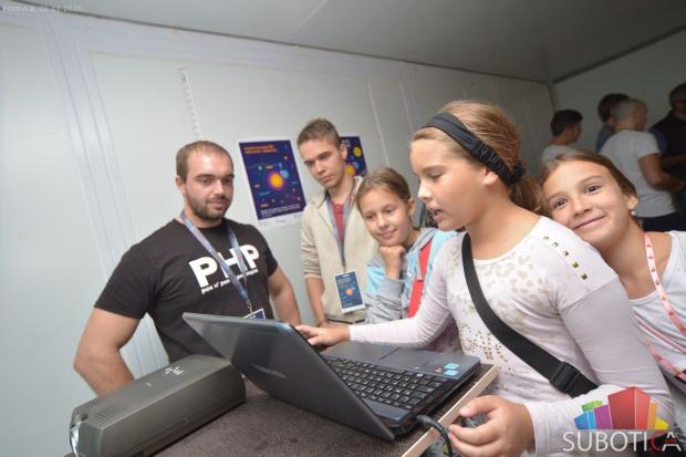 "Naučni kamion" privukao veliku pažnju mladih istraživača