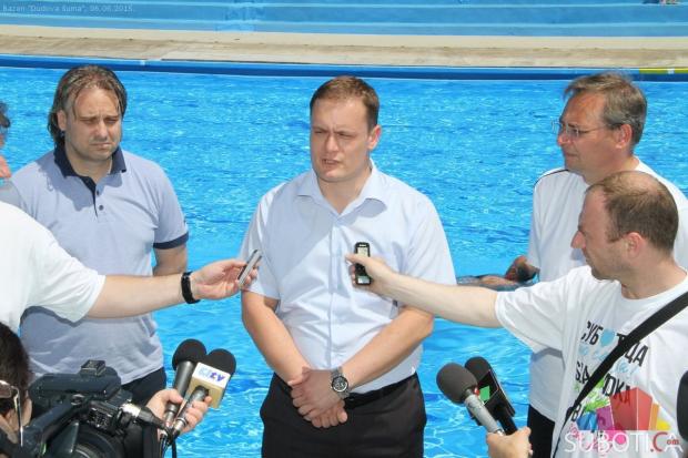 Počela sezona kupanja na bazenu u Dudovoj šumi