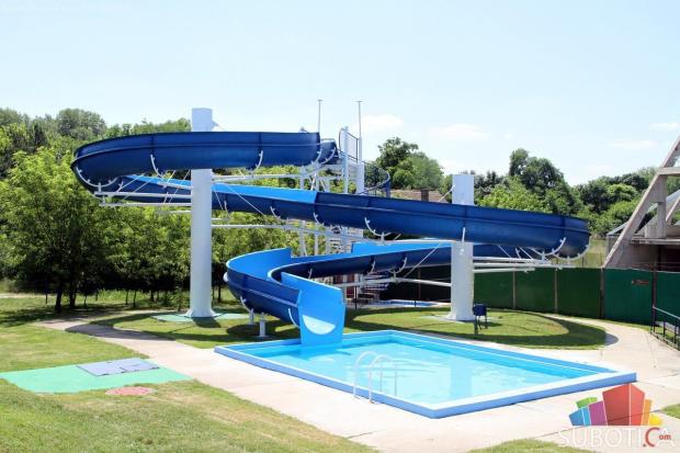 Počela sezona kupanja na bazenu u Dudovoj šumi