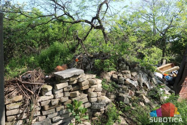 Deponija na privatnom placu u Ilirskoj ulici - (ne)rešiv problem star dvadeset godina