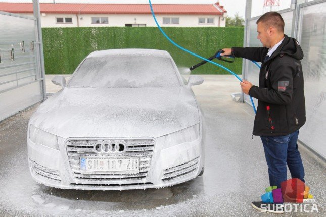 "Premium car wash" - prva samouslužna autoperionica na Paliću