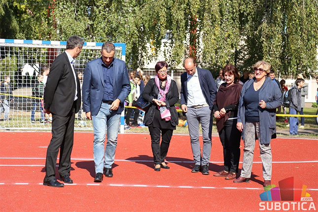 OŠ "Jovan Mikić" dobila novi sportski teren