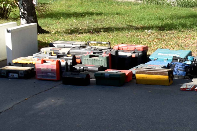 Uhapšeno više osoba i pronađena veća količina ukradenog alata