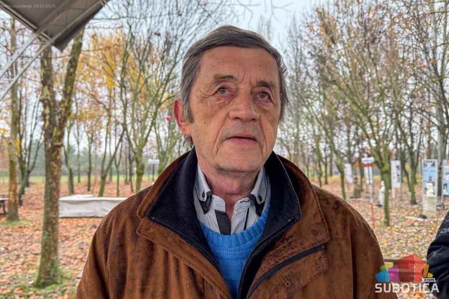 Jugonostalgičari uprkos kiši obeležili 29. novembar u Mini Jugoslaviji