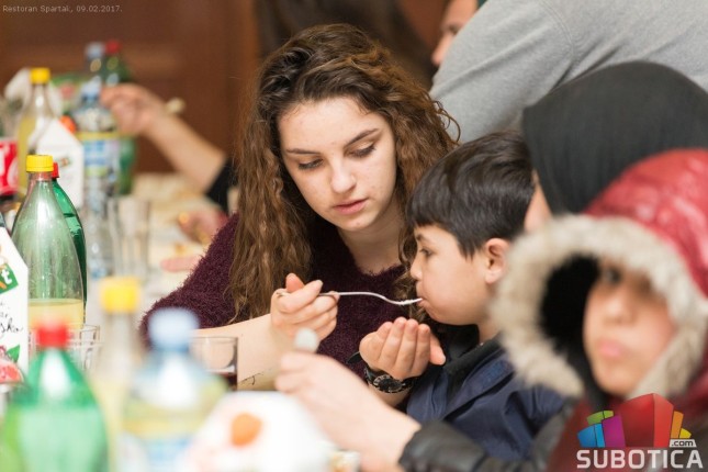 Subotičani i migranti za istom trpezom