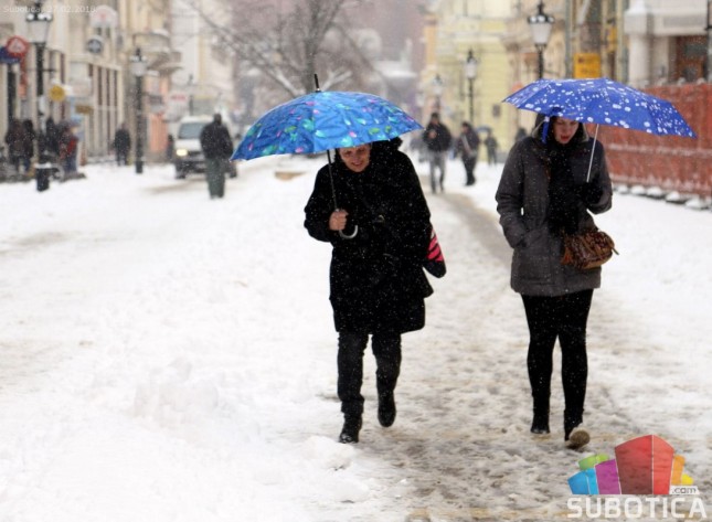 Najmlađim sugrađanima nedostaju sneg i zimske čarolije