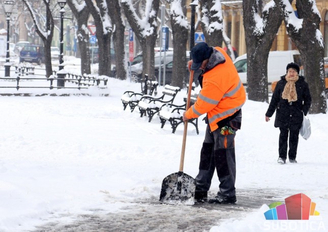 Najmlađim sugrađanima nedostaju sneg i zimske čarolije