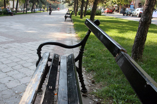 Ko nam uništava i prlja grad?