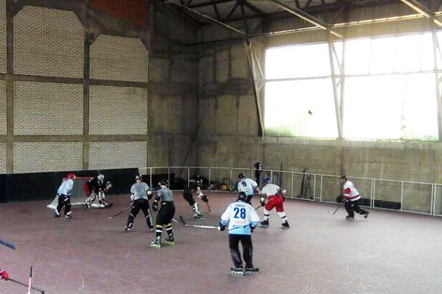 Hokejaši Spartaka učestvovali na dva turnira na novoj podlozi za hokej na rolerima