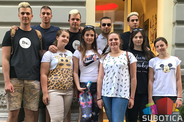 "Stuberi" smazali 50 burgera