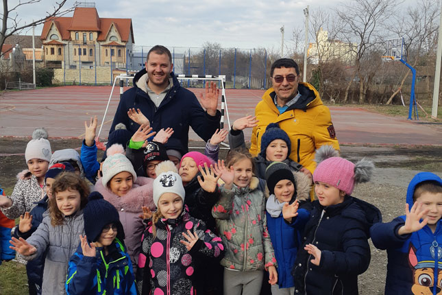 Udruženje "Zelena oaza" ozelenilo školska dvorišta