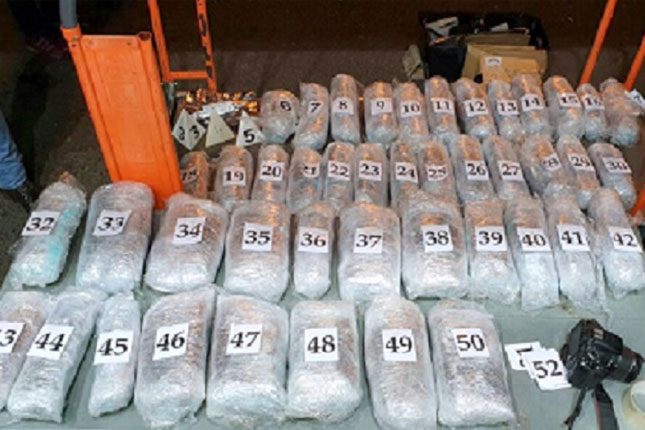 Otkrivena dva bunkera u podu automobila puna marihuane