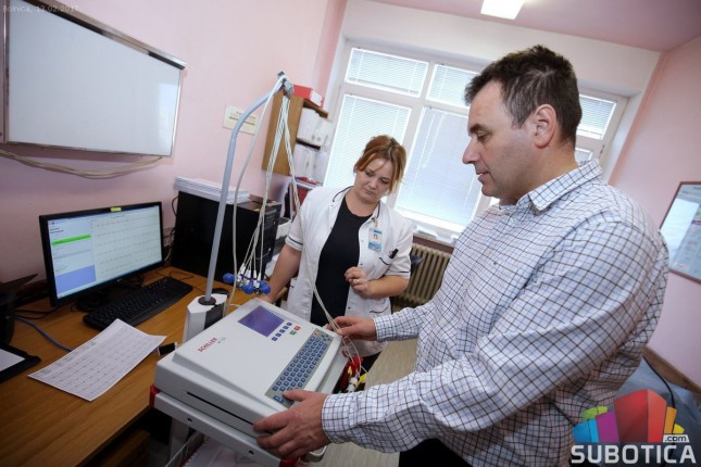 Odeljenju kardiologije donirana vredna medicinska oprema