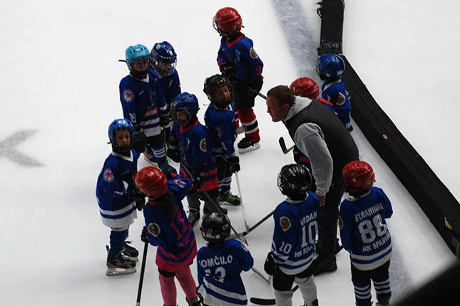 Hokej: Mlađe selekcije Spartaka započele nastupe na ledu