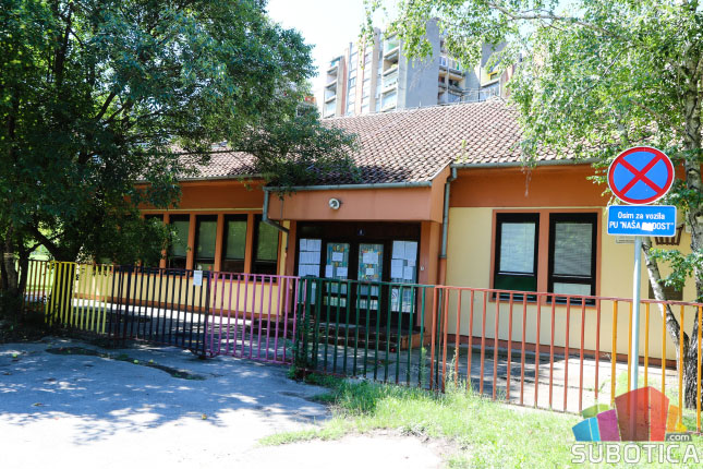 Roditelji nezadovoljni jer ne mogu da upišu decu u jaslice nakon povratka na posao