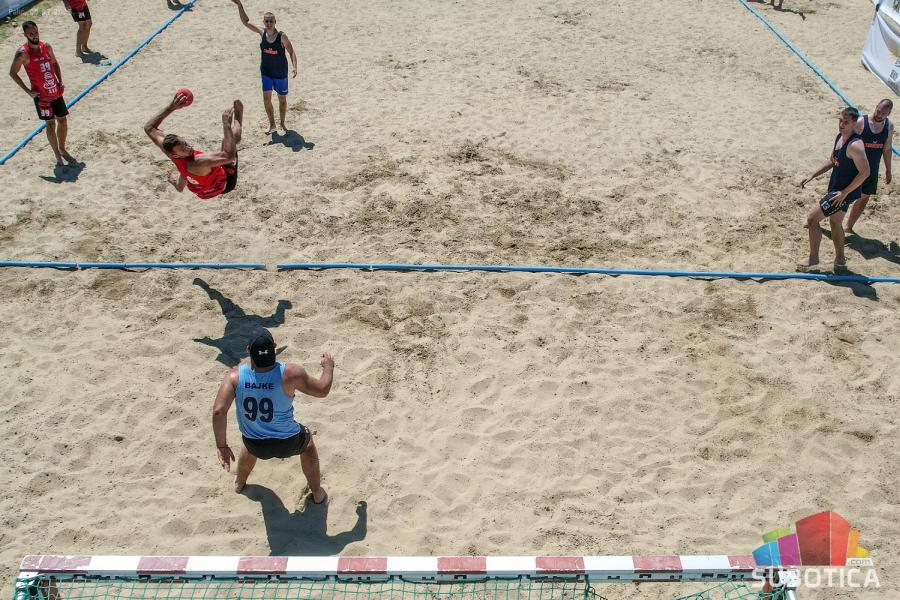 Rukomet na pesku oduševio publiku: "Student" i "2areg" najbolji