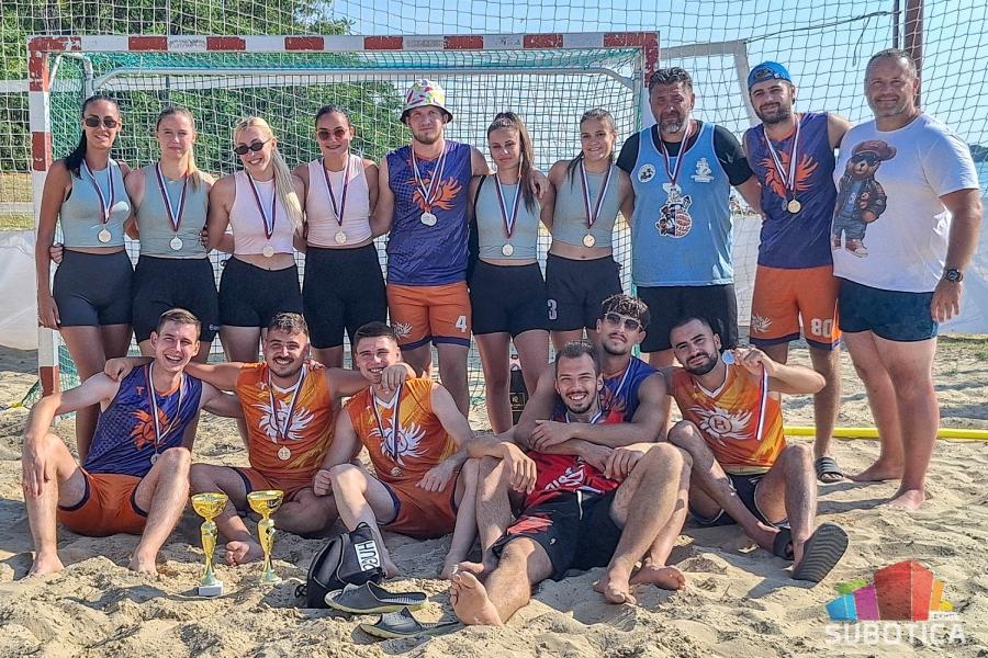 Rukomet na pesku oduševio publiku: "Student" i "2areg" najbolji